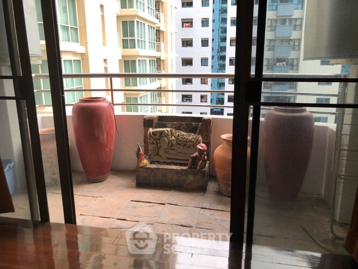 picture 2-BR Condo at Top View Tower Condominium near BTS Thong Lor (ID 562835) - 3/20