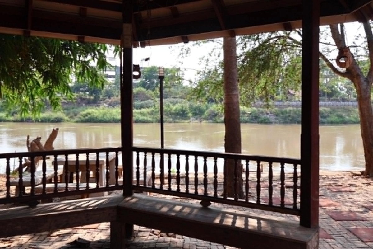 รูป ขายบ้านทรงไทย ไม้สัก ทรงสเปนรวม 2 หลัง พร้อมที่ดิน 380 ตารางวา ติดแม่น้ำเจ้าพระยา - รูปที่ 3/3