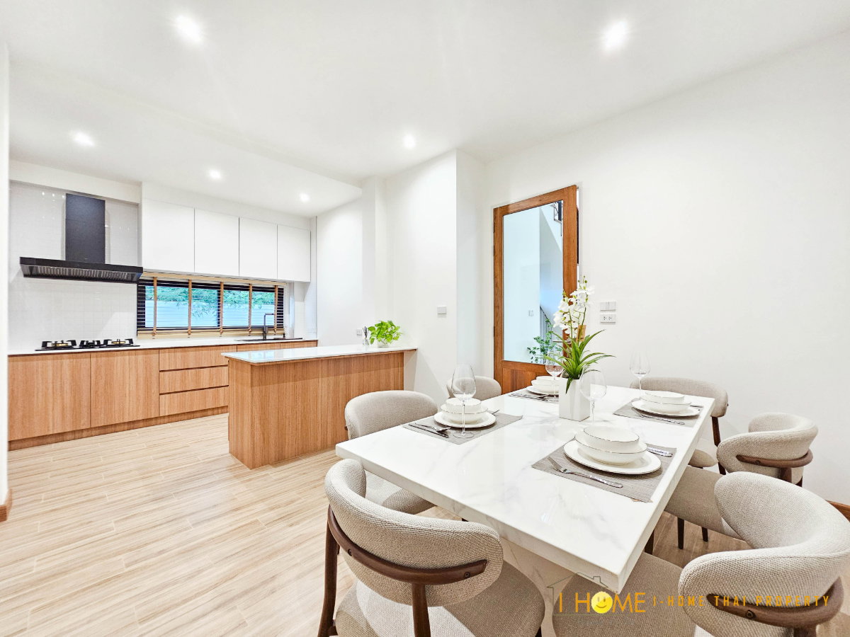 รูป บ้านเดี่ยว 2 ชั้น บ้านหลังใหญ่สไตร์โมเดิร์นทันสมัยภายในตกแต่งหรูหรา   #ป่าแดด    #C7MG100921  - รูปที่ 17/41