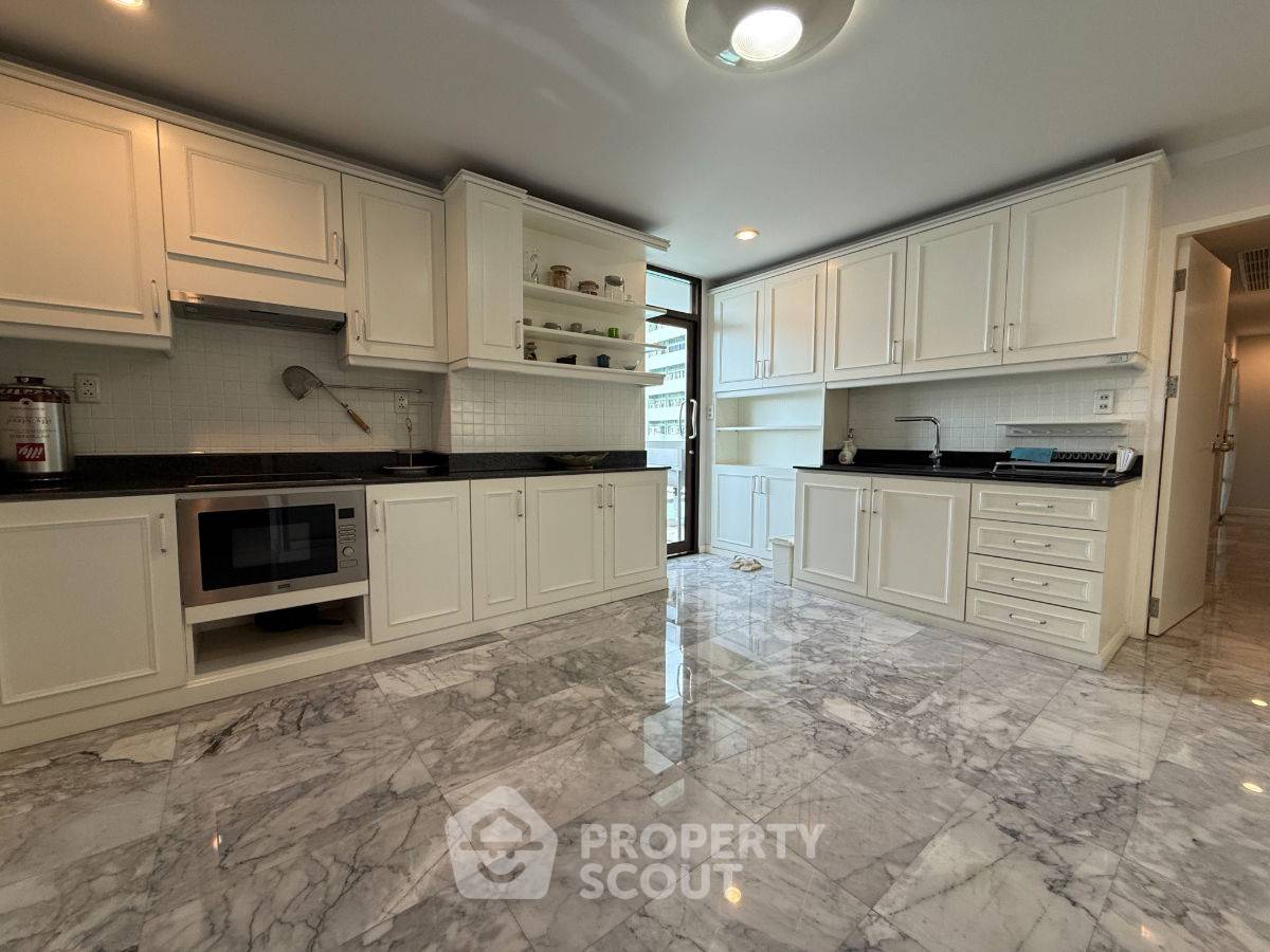 picture 3-BR Condo at Benjasri Condominium near BTS Phaya Thai (ID 2590963) - 15/17