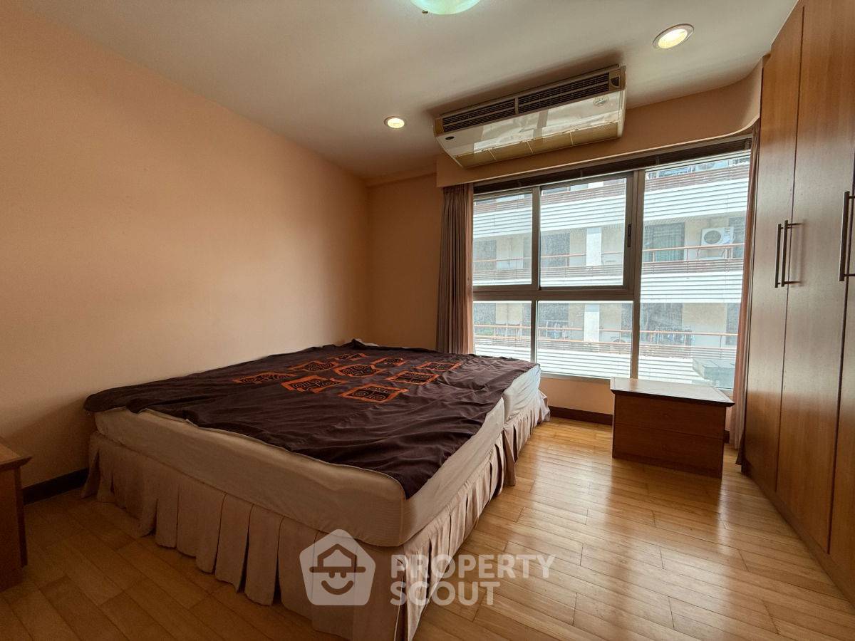 picture 2-BR Condo at Navin Court Condominium near BTS Phloen Chit (ID 2647666) - 9/16