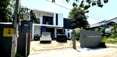 Houses for sale Bangna Commercial College : 4 Bedroom House for sale in Suan Luang, Bangkok  6381447