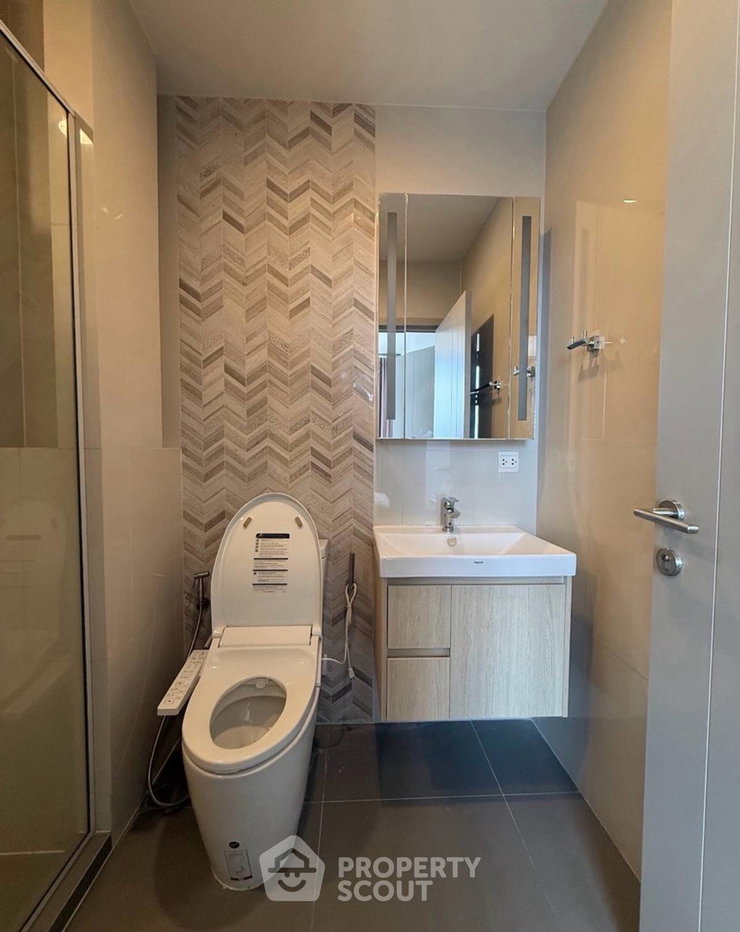 picture 1-BR Condo At Oka Haus Sukhumvit 36, 30th-Floor | Near BTS Thong Lor (ID 3010997) - 7/8