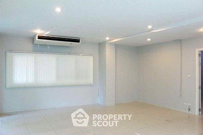 Condos for sale : 1-BR Condo On 1st Floor, Happy Condo Ladprao 101, Near Bangkok (ID 2431812)