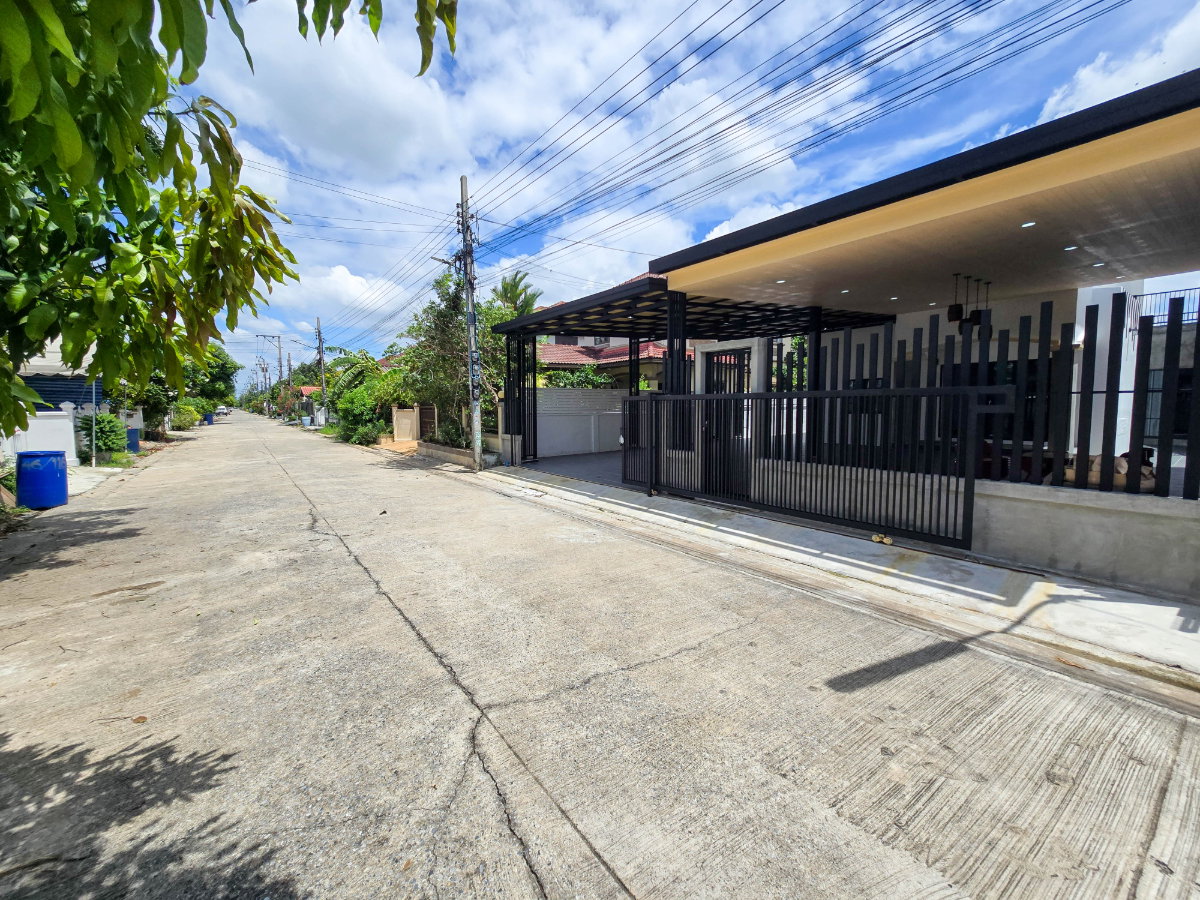 รูป บ้านเดี่ยว 2 ชั้น ซ.นิมิตใหม่ 40 กว้างมาก มีห้องชั้นล่าง2ห้อง ชั้นบนมีเทอเรสวิวทุ่งนา - รูปที่ 2/24