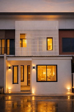 ทาวน์โฮมใกล้เซนเฟส ขายพร้อมเฟอร์นิเจอร์ 2.55 ล้านบาท