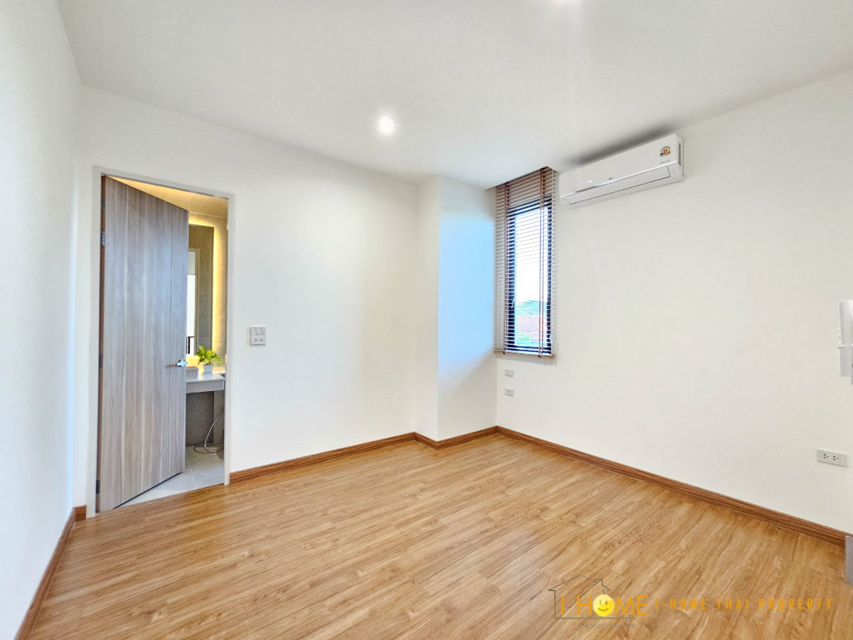 รูป บ้านเดี่ยว 2 ชั้น บ้านหลังใหญ่สไตร์โมเดิร์นทันสมัยภายในตกแต่งหรูหรา   #ป่าแดด    #C7MG100921  - รูปที่ 25/41