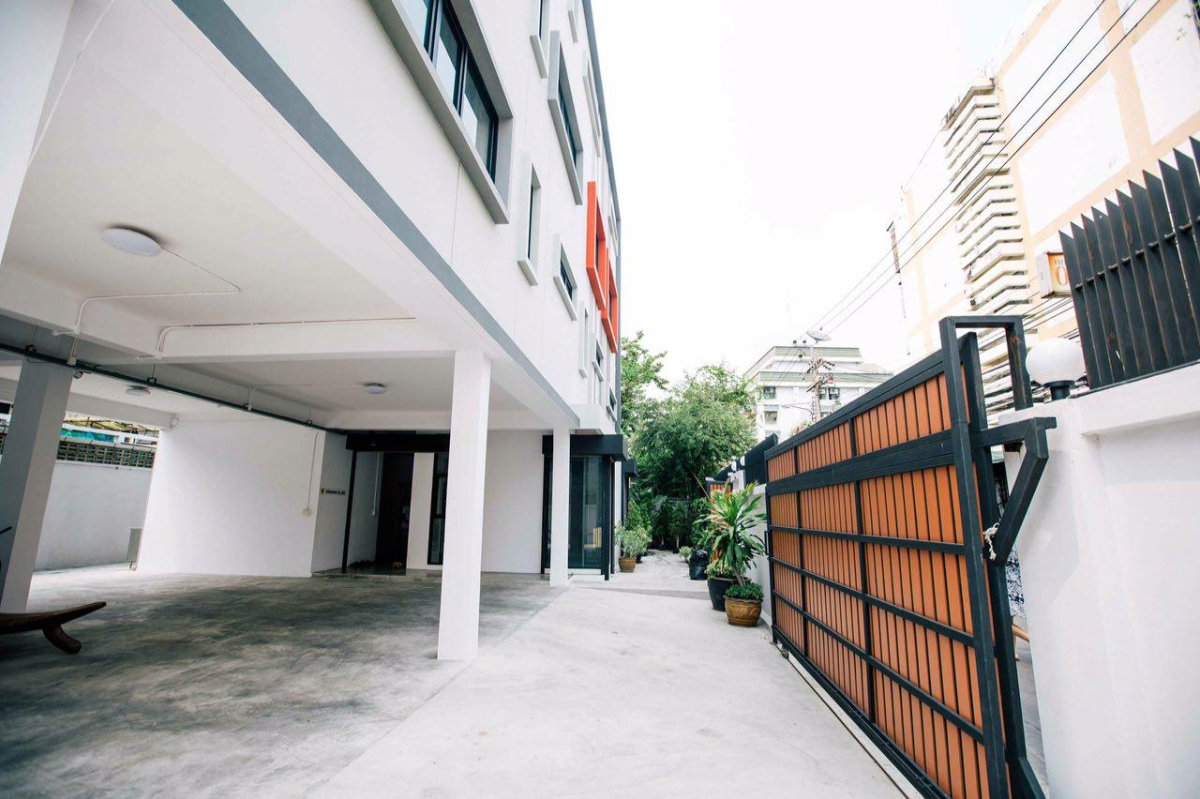 picture Large Office Space for Rent | Ratchada–Huai Khwang | 945 SQ.M. - 1/12