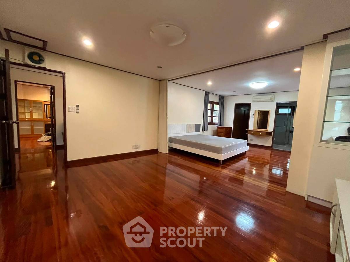 รูป บ้าน 5-ห้องนอน ใน สวนหลวง (ID 3010959) - รูปที่ 11/32