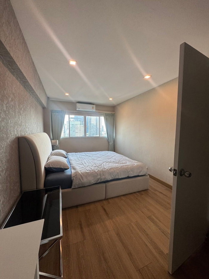 picture Condo for RENT : Thonglo Tower 𝐒𝐢𝐳𝐞 : 50 sqm. 𝐓𝐲𝐩𝐞 : 1 Bed 1 Bath / Unblocked view / Balcony 𝐅𝐥𝐨𝐨𝐫 : 15th Building : A - 5/17