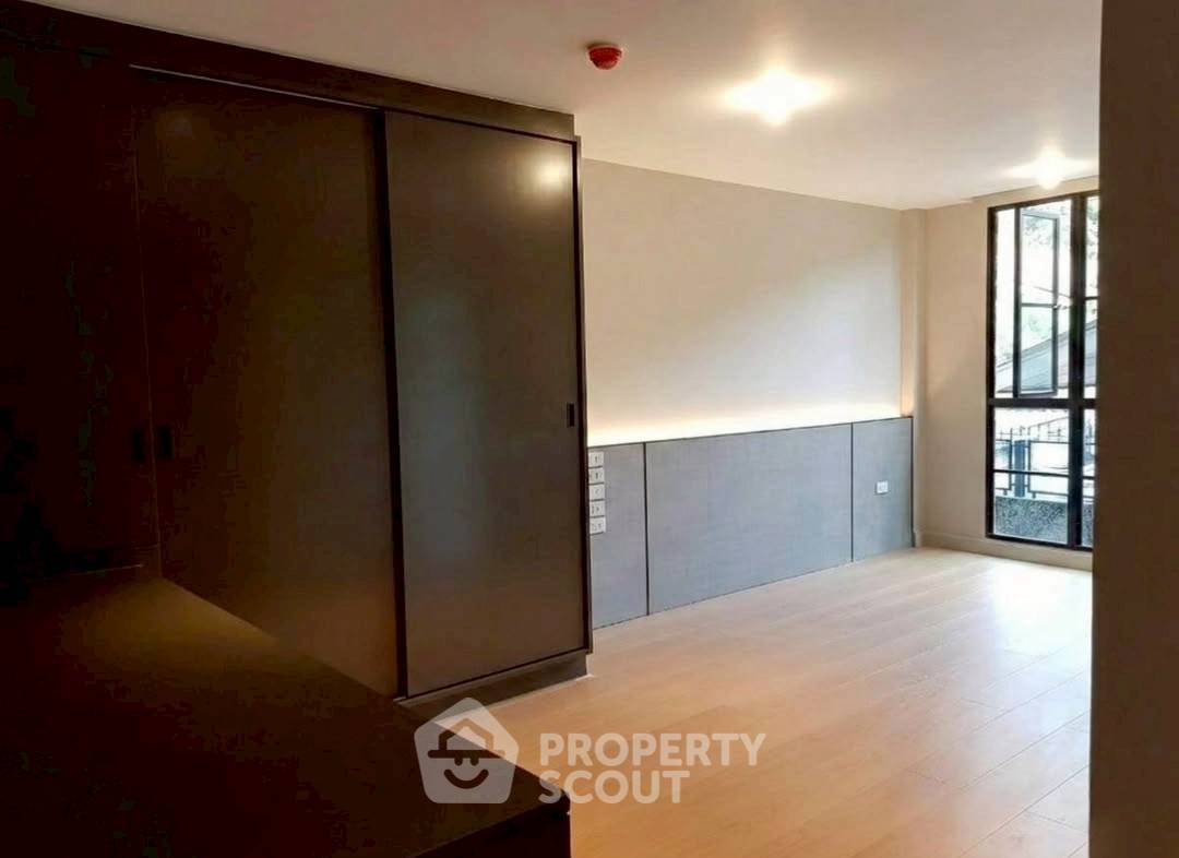 picture 3-BR Condo at Na Vara Residence near BTS Chit Lom (ID 2783305) - 11/19