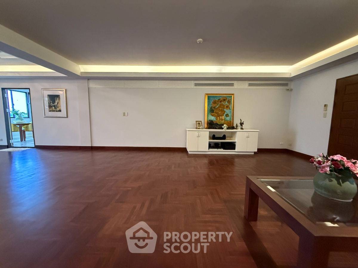 picture 3-BR Condo at Benjasri Condominium near BTS Phaya Thai (ID 2590963) - 4/17