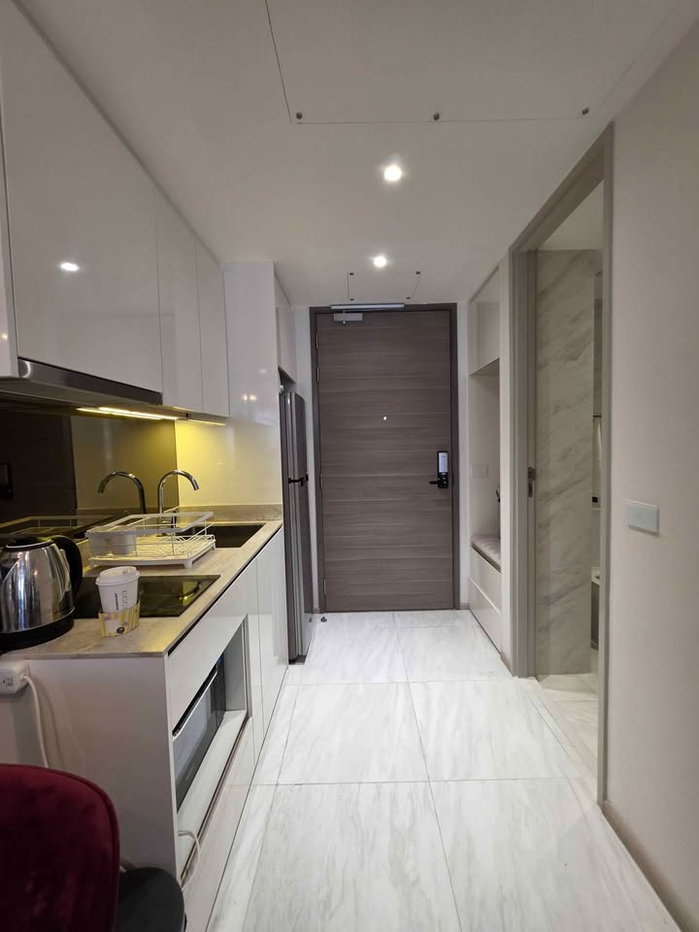 picture Condo for RENT : Fynn Asoke Sukhumvit 10  𝐒𝐢𝐳𝐞 : 41 sqm.  𝐓𝐲𝐩𝐞 : 1 Bedroom /1 Bathroom  𝐅𝐥𝐨𝐨𝐫 : 3rd  ✅Fully furnished - 13/18
