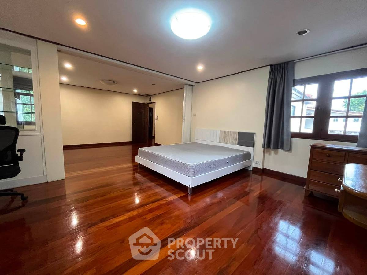 รูป บ้าน 5-ห้องนอน ใน สวนหลวง (ID 3010959) - รูปที่ 10/32