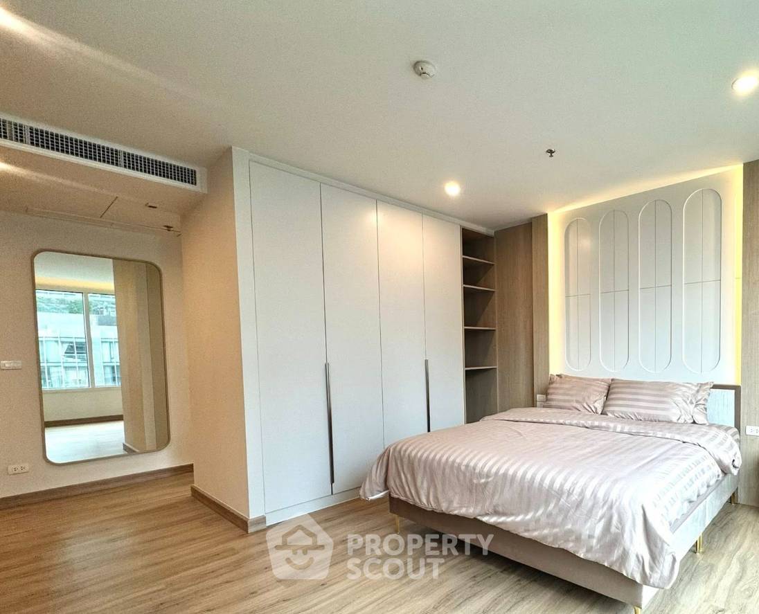 รูป คอนโด 3-ห้องนอน ที่ เดอะ รอยัล ศาลาแดง คอนโดมิเนียม ใกล้ MRT สีลม (ID 3008998) - รูปที่ 3/5
