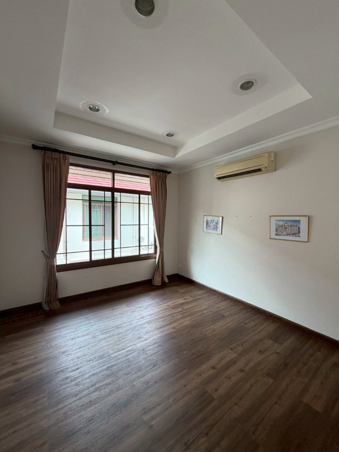 รูป ให้เช่าบ้านหรู 2 ชั้น หมู่บ้าน Narasiri Pattanakarn-Srinakarin 135 ตร.ว.ใกล้โรงเรียนนานาชาติ และ MRT คลองกลันตัน - รูปที่ 10/14