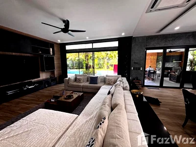 Houses for sale Muang Phuket Phuket : 3 Bedroom Villa for sale in Rawai, Phuket  6479365