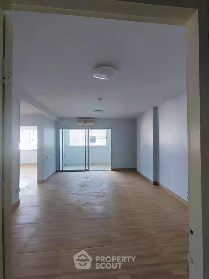picture 2-BR Condo at City Home Ratchada near MRT Huai Khwang (ID 2700704) - 3/7