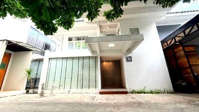 Home office for rent J Avenue Thonglor : 📣📣 For Rent Home Obffice Thong Lor area 400 sq.m. (Typing 0974164645, Line: JKJK4645 instead of clicking the blue/green button) 