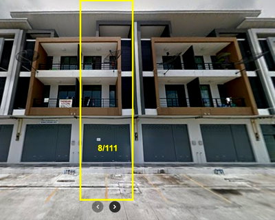 Shophouses for sale : Commercial building for sale, D-Complex Pinthong 1, fully occupied with tenants! Immediate income, yielding 5.2%. Ideal for investors.