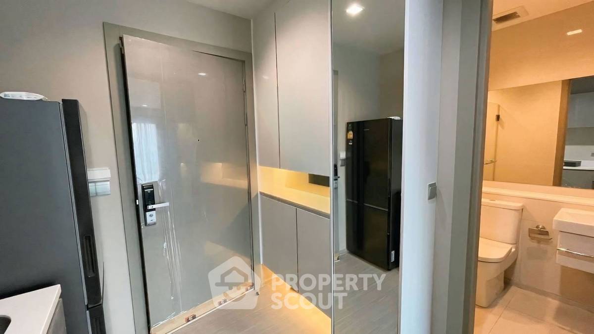 picture Studio Condo at Life Asoke - Rama 9 near MRT Phra Ram 9 (ID 2721227) - 2/8
