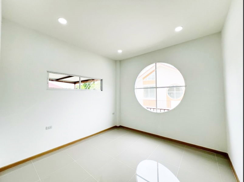 picture House for Sale 3 Bedrooms and    2 Bathrooms   - 8/15