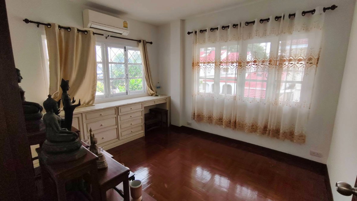 รูป ขายที่ดินพร้อมบ้าน แปลงหัวมุมหายาก! 174 ตร.ว. ลาดพร้าว 35 — ทำเลทองเชื่อมต่อรัชดาภิเษก - รูปที่ 9/10