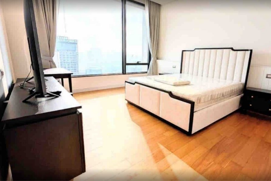 รูป LTHC1575 Ultra Luxury Condo for Rent Ratchadamri | Sindhorn Residence | Near BTS Ratchadamri | 250,000 THB - รูปที่ 2/6