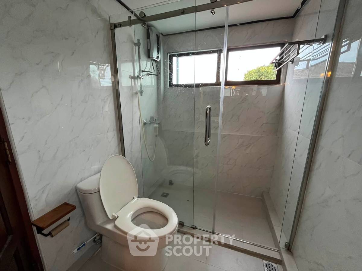 รูป บ้าน 5-ห้องนอน ใน สวนหลวง (ID 3010959) - รูปที่ 4/32