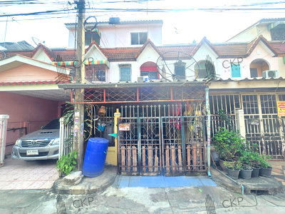 Townhouses for sale Pathumthani : Urgent sale! Townhouse in Krisana House Village, Khlong Song, near Khlong Luang Land Department. 3 stories. Selling as is! | 93386