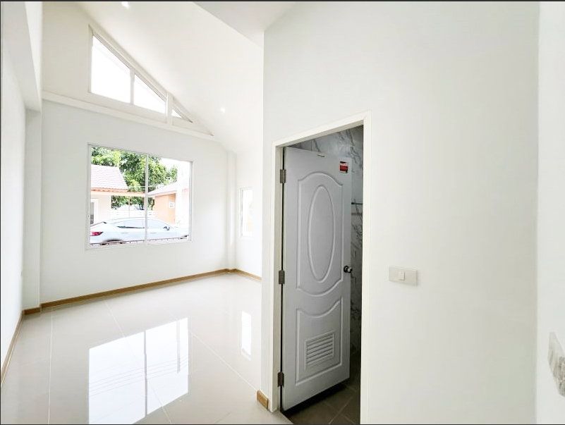 picture House for Sale 3 Bedrooms and    2 Bathrooms   - 6/15