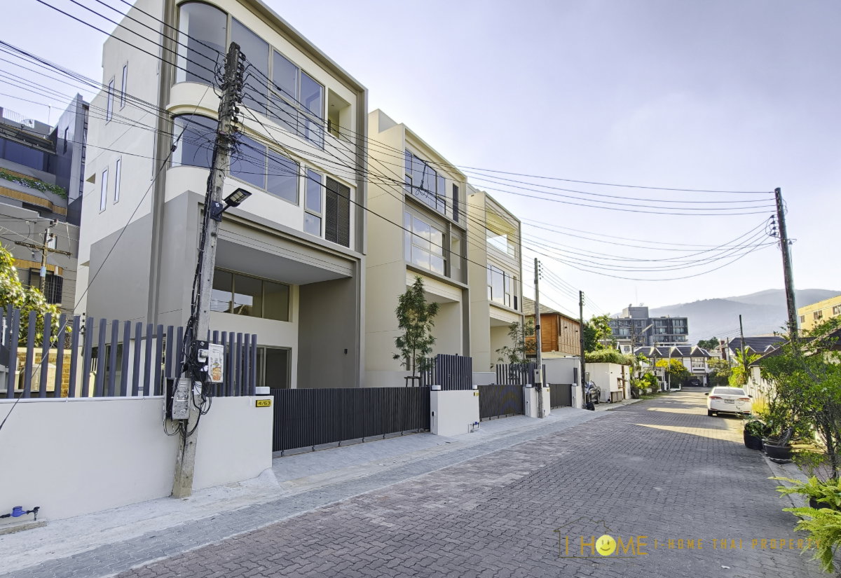 รูป ขายบ้านเดี่ยว 3 ชั้นครึ่ง พร้อมสระขนาดเล็ก ในหมู่บ้านทำเลย่านนิมมานเหมินทร์ ใกล้มหาลัยเชียงใหม่ #C8MG100617 - รูปที่ 3/26