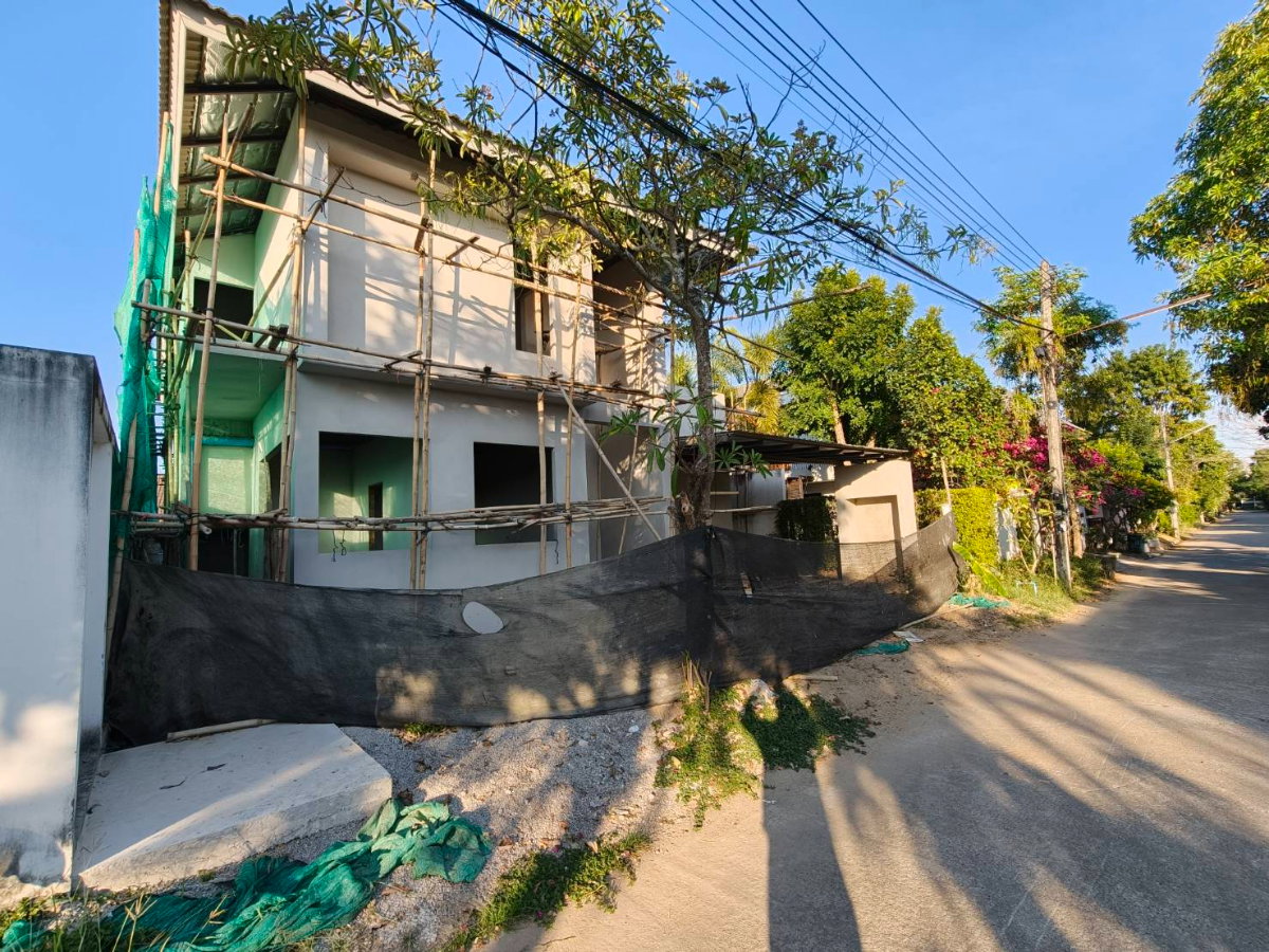 รูป   บ้านหรูหลังใหญ่ สไตร์โมเดิร์นพร้อมสระว่ายน้ำในตัว    ใกล้ตลาด  ห้างสรรพสินค้า  โรงเรียนนานาชาติ  #C7MG100915 - รูปที่ 2/3