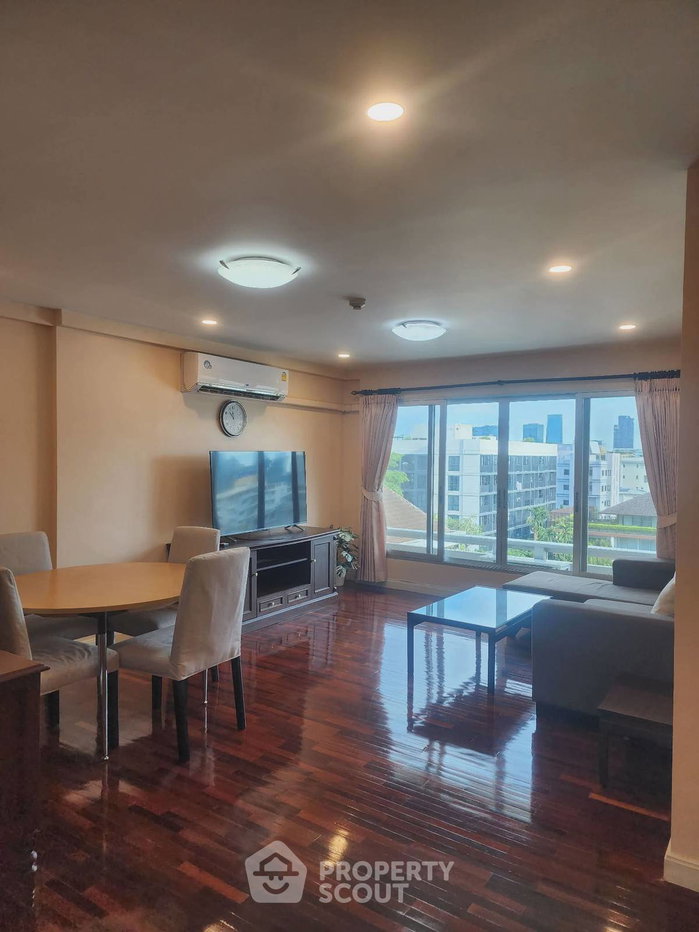 picture 2-BR Condo at Navin Court Condominium near BTS Phloen Chit (ID 3013327) - 1/11