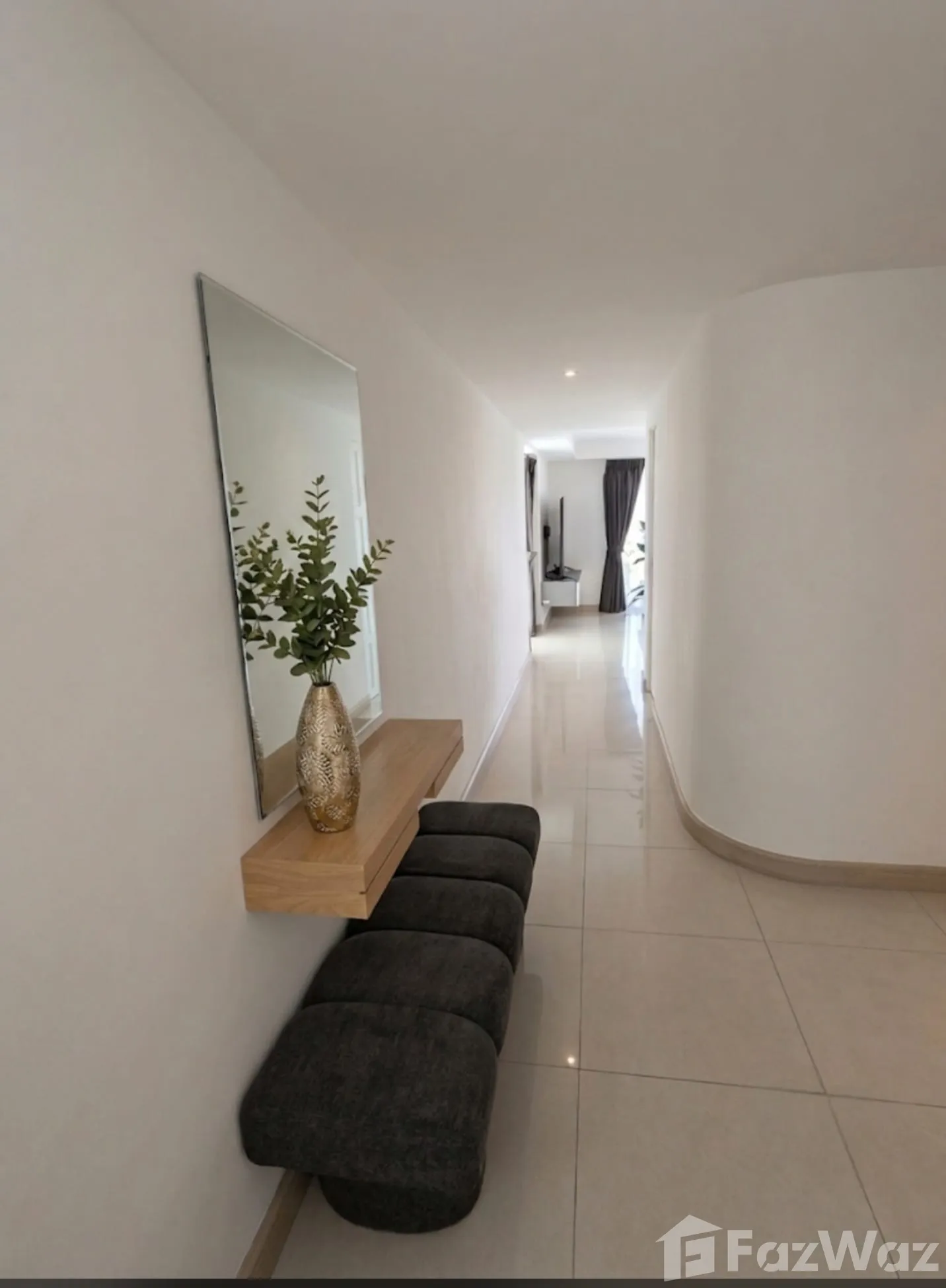 2 Beds 2 Bath Freehold Seaview Condo 6478748 - image 4
