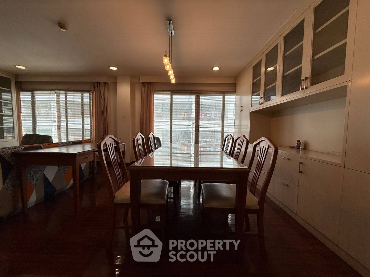 picture 2-BR Condo at Navin Court Condominium near BTS Phloen Chit (ID 2647666) - 4/16