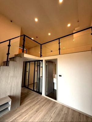 ขายคอนโด : ขายดาวน์ ห้อง Duplex 1BR ชั้นสูง ใกล้รถไฟฟ้า