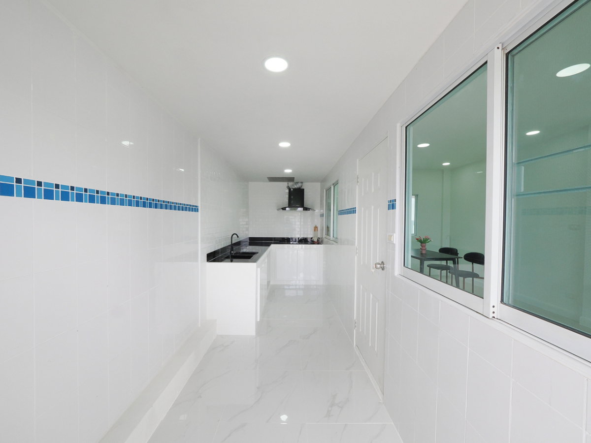 รูป  บ้านรีโนเวทใหม่  บ้านเดี่ยว 2 ชั้น ม.กรีนเนอรี่ บาย นิราวิลล์ ขนาด 63.1 ตร.ว. 3ห้องนอน 2ห้องน้ำ 1ห้องครัว 5 ที่จอดรถ หลังหัวมุม [เอกชัย – พระราม2] - รูปที่ 18/57