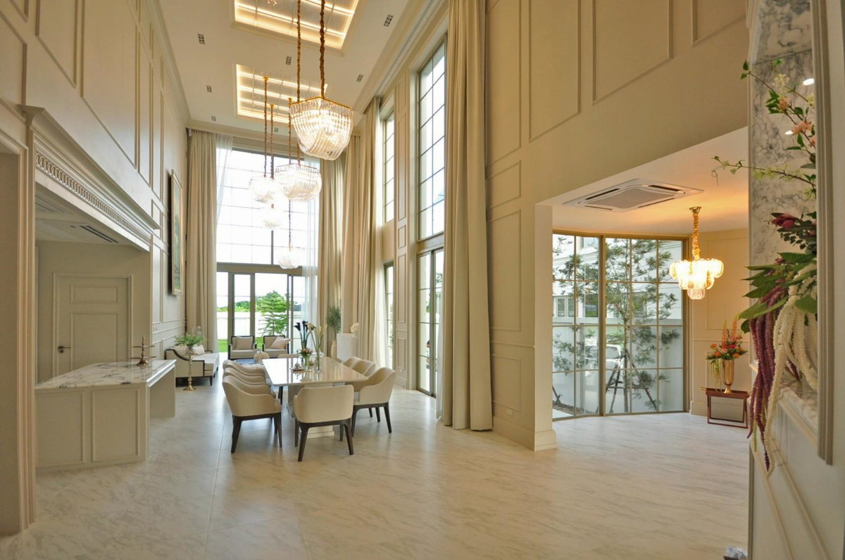 picture Luxury 3-Storey Pool Villa with Private Swimming Pool for Sale - 6/37