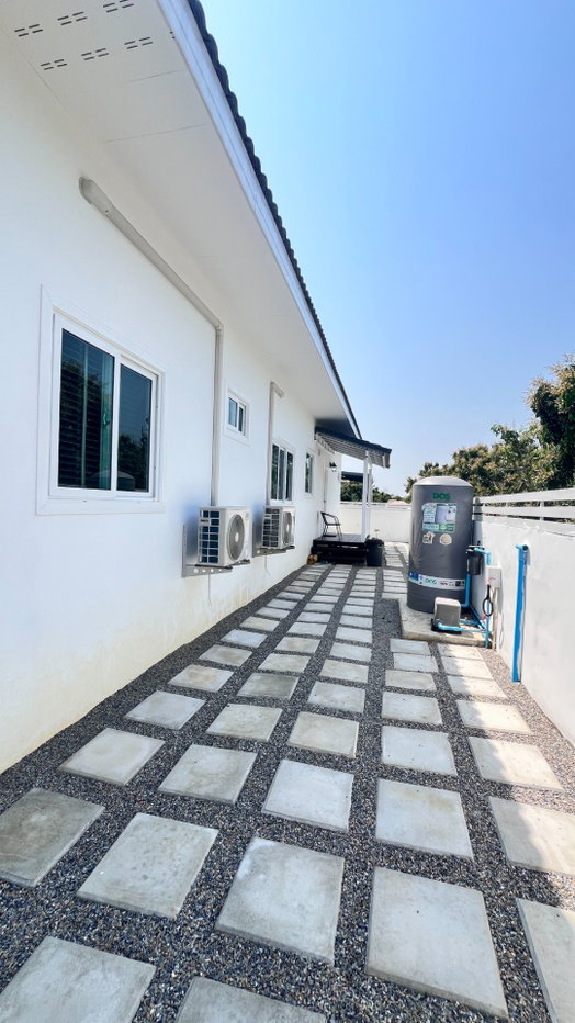 picture Modern Single-Storey House for Sale in a Peaceful Natural Setting - 17/19
