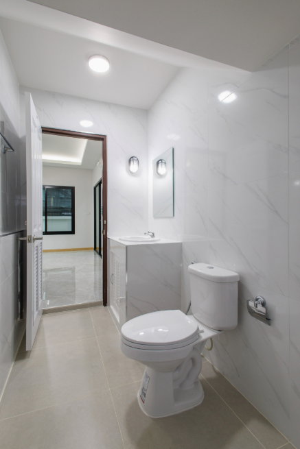picture Spacious Two-Storey Detached House for Sale - 11/30