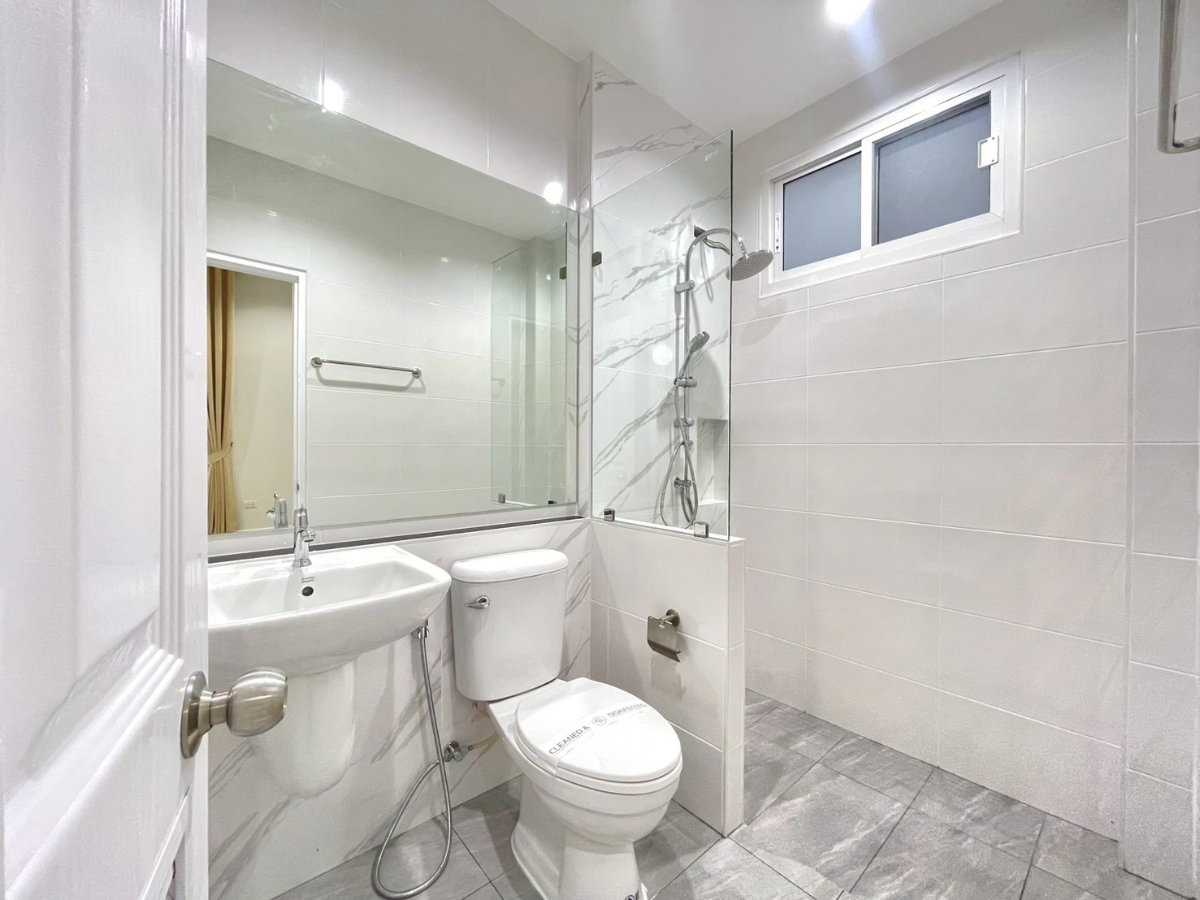 picture Modern Single-Storey House for Sale Near Maejo University - 9/15