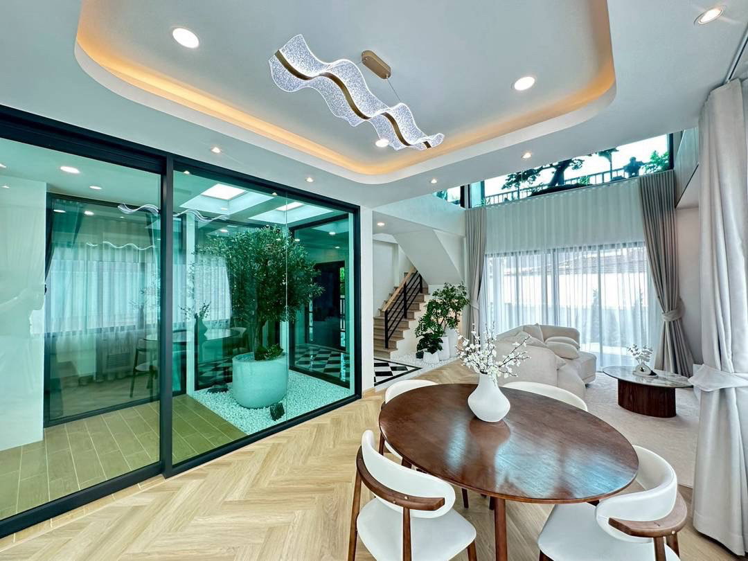 รูป 🏡 ขายบ้านเดี่ยวหลังมุม สไตล์ Classic Luxury ทำเลทองย่านนวมินทร์ ราคาเพียง 10.50 MB พร้อมข้อเสนอพิเศษและบริการสินเชื่อฟรี! - รูปที่ 5/20