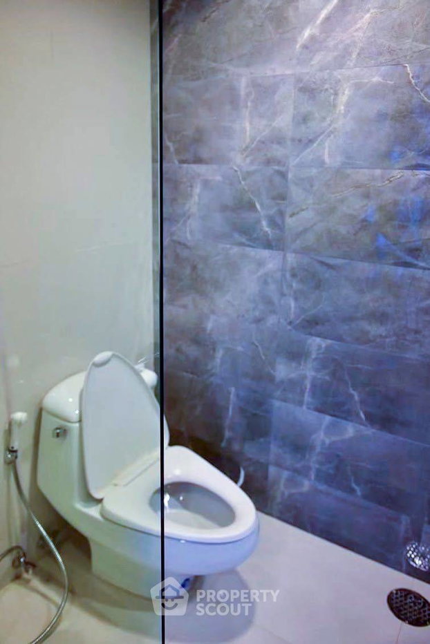 picture 2-BR Condo at Chamchuri Residence near MRT Sam Yan (ID 3015922) - 2/9