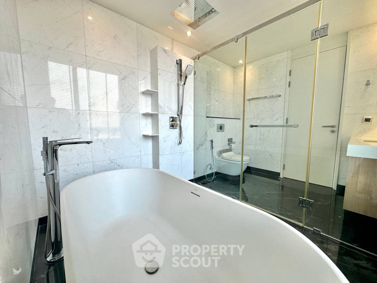 picture 3-BR Condo at Muniq Sukhumvit 23 near MRT Sukhumvit (ID 3015513) - 18/18