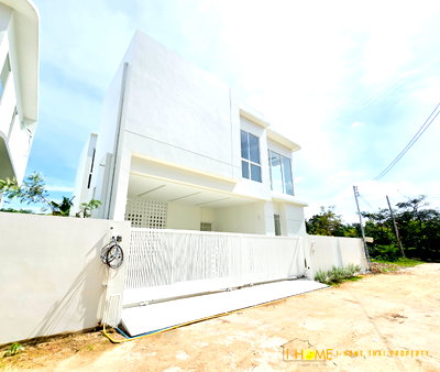 บ้านเดี่ยว แอร์พอร์ต พลาซ่า เชียงใหม่ : พูลวิลล่าสุดทันสมัยสไตล์โมเดิร์น ดีไซน์โดดเด่น พร้อมสระว่ายน้ำส่วนตัว   ทำเลเซ็นทรัล เชียงใหม่ แอร์พอร์ต  #C8MG100680