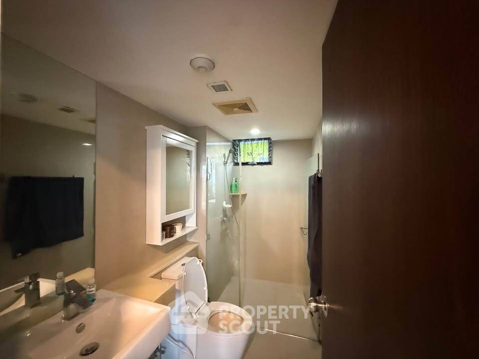 picture 2-BR Condo at Prom Phaholyothin 2 Condominium near BTS Ari (ID 3015864) - 9/22
