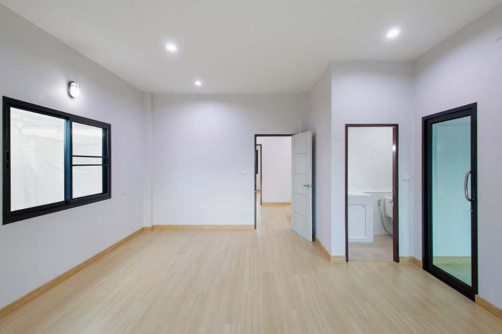 picture Spacious Two-Storey Detached House for Sale - 20/30