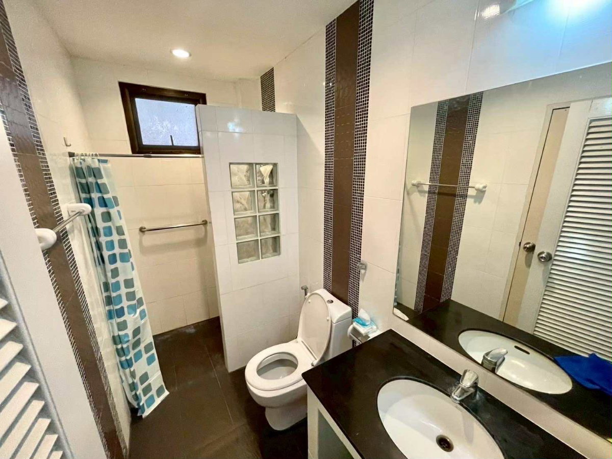 รูป ขายบ้านเดี่ยว 2 ชั้น หลังใหญ่ ในโครงการคุณภาพ ทำเลศักยภาพ ใกล้โรงเรียนนานาชาติ   #CHD101798  - รูปที่ 12/27