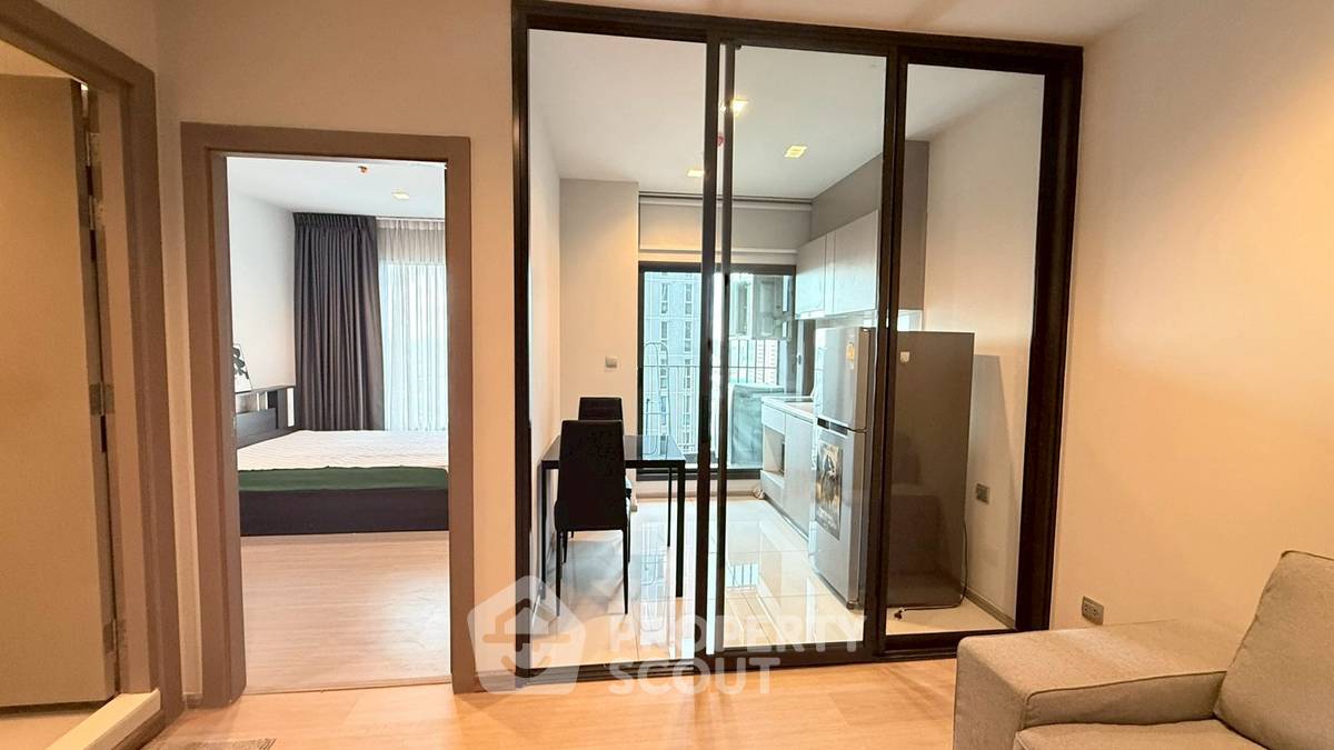 picture 1-BR 33 Sqm At 33rd Floor At Life Asoke - Rama 9 Near MRT Phra Ram 9 (300m) (ID 3016843) - 3/8